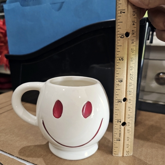 McCoy Happy Face Mug White Ceramic Pottery Smiley Face Red Eyes - Picture 10 of 10
